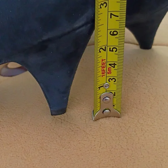 NWT.Selby Vintage Navy Heels with Gold Accent - Picture 9 of 10